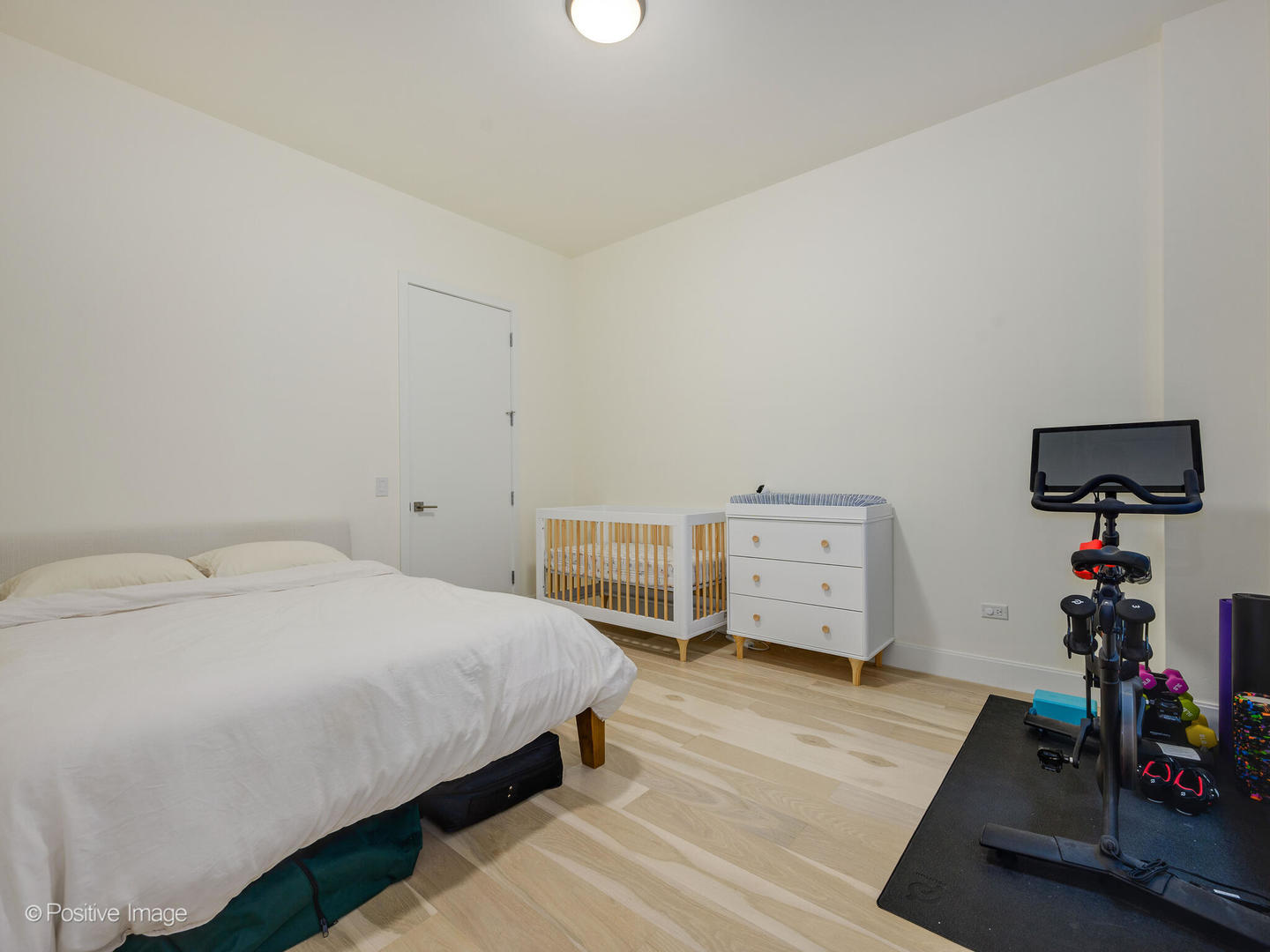 39 North Aberdeen Street, Unit 4S Chicago, IL 60607 - Photo 21 of 25 a bedroom with a bed and a flat tv screen on the dresser
