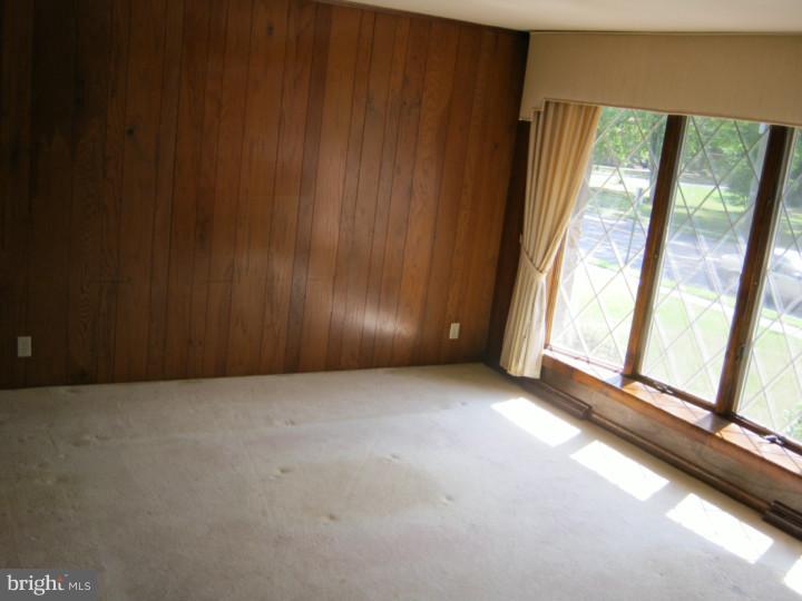 109 South Burnt Mill Road Voorhees, NJ 08043 - Photo 3 of 20 Living Room