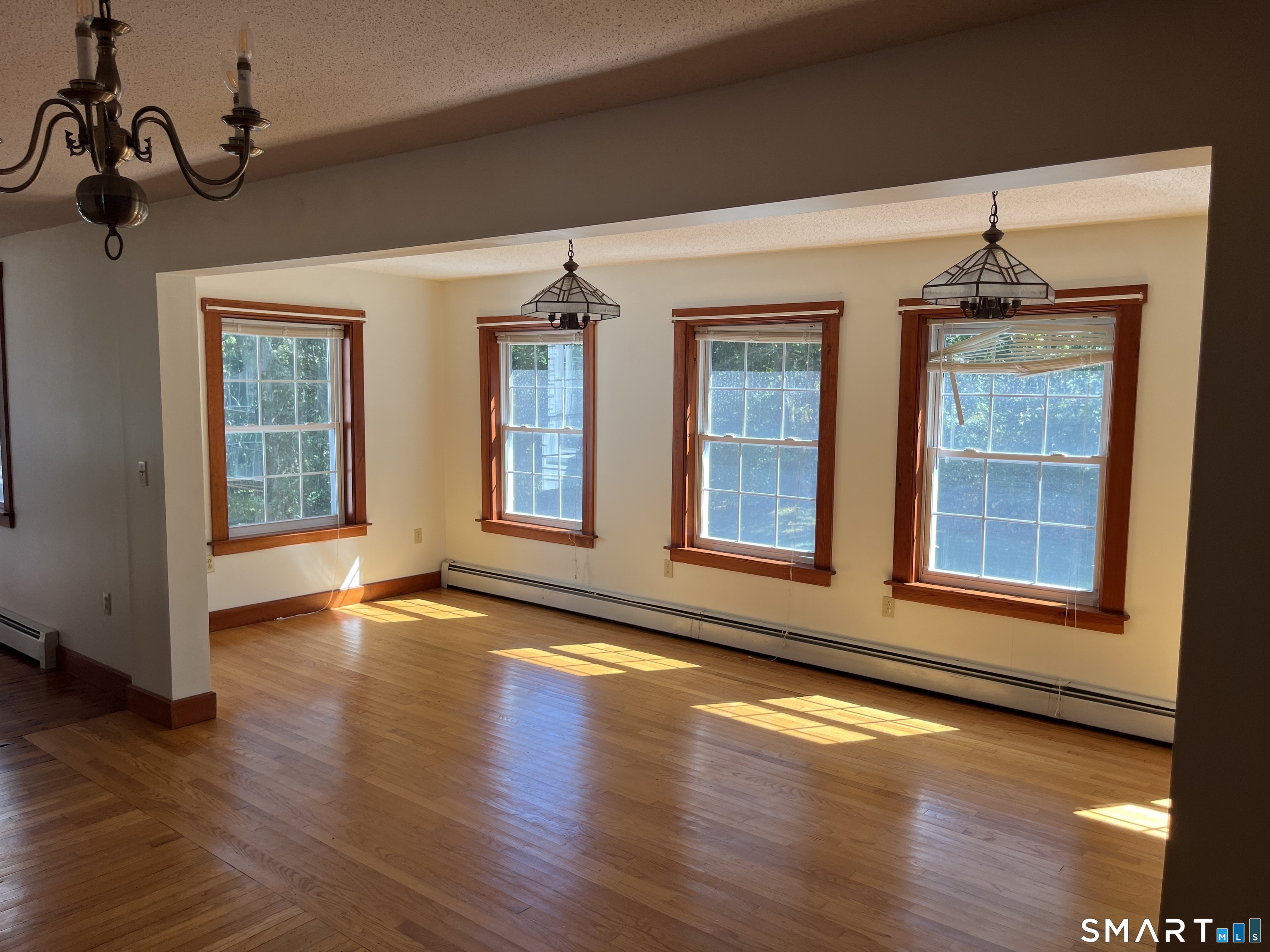 4 South Edgewood Road East Lyme, CT 06357 - Photo 4 of 11 Gallery Image 4