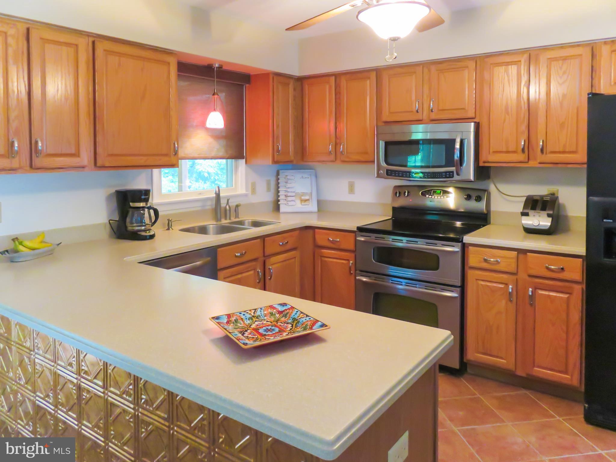 101 Fieldstone Road Elkton, MD 21921 - Photo 8 of 30 Kitchen w/ stainless DOUBLE oven