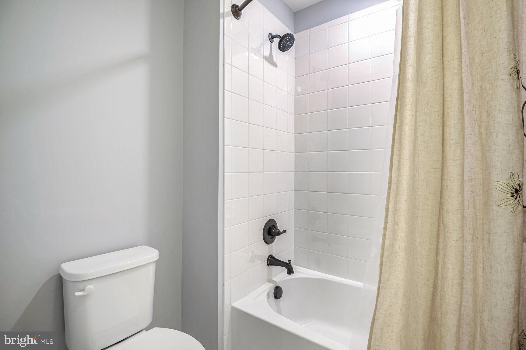 13767 Soaring Wing Lane Silver Spring, MD 20906 - Photo 25 of 42 Jack and Jill Bath