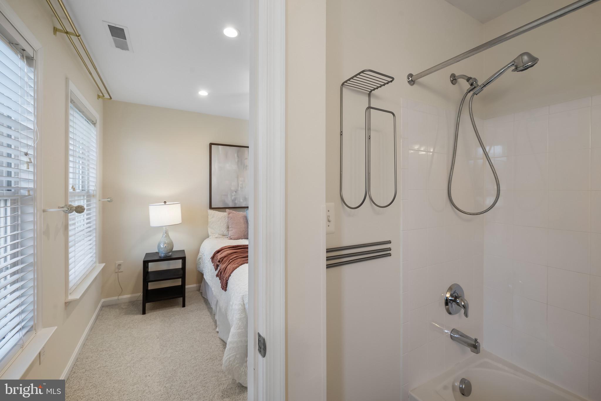 608 South Glover Street Baltimore, MD 21224 - Photo 26 of 41 Rear bedroom w/ ensuite bathroom