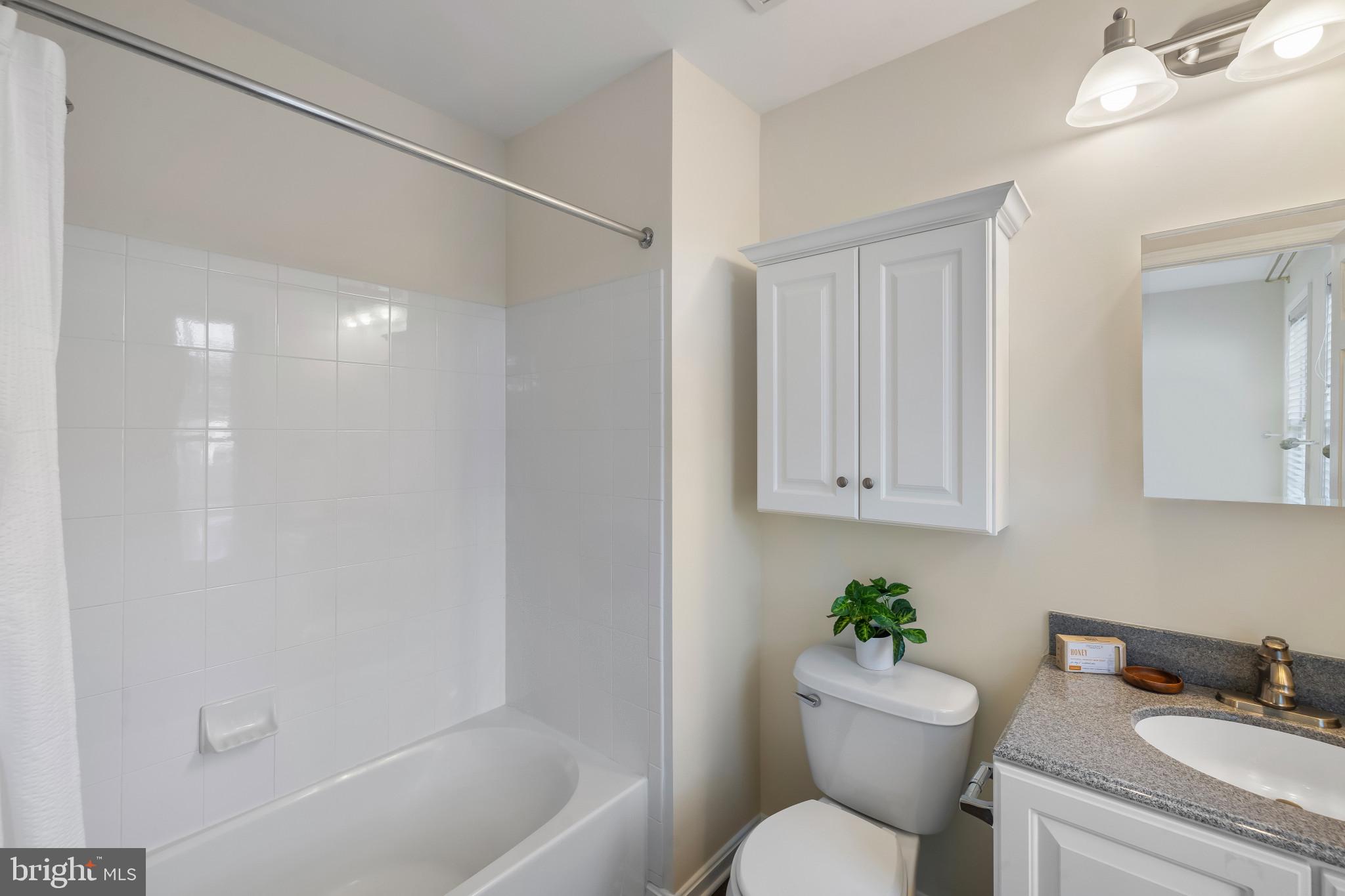 608 South Glover Street Baltimore, MD 21224 - Photo 27 of 41 Rear bedroom w/ ensuite bathroom