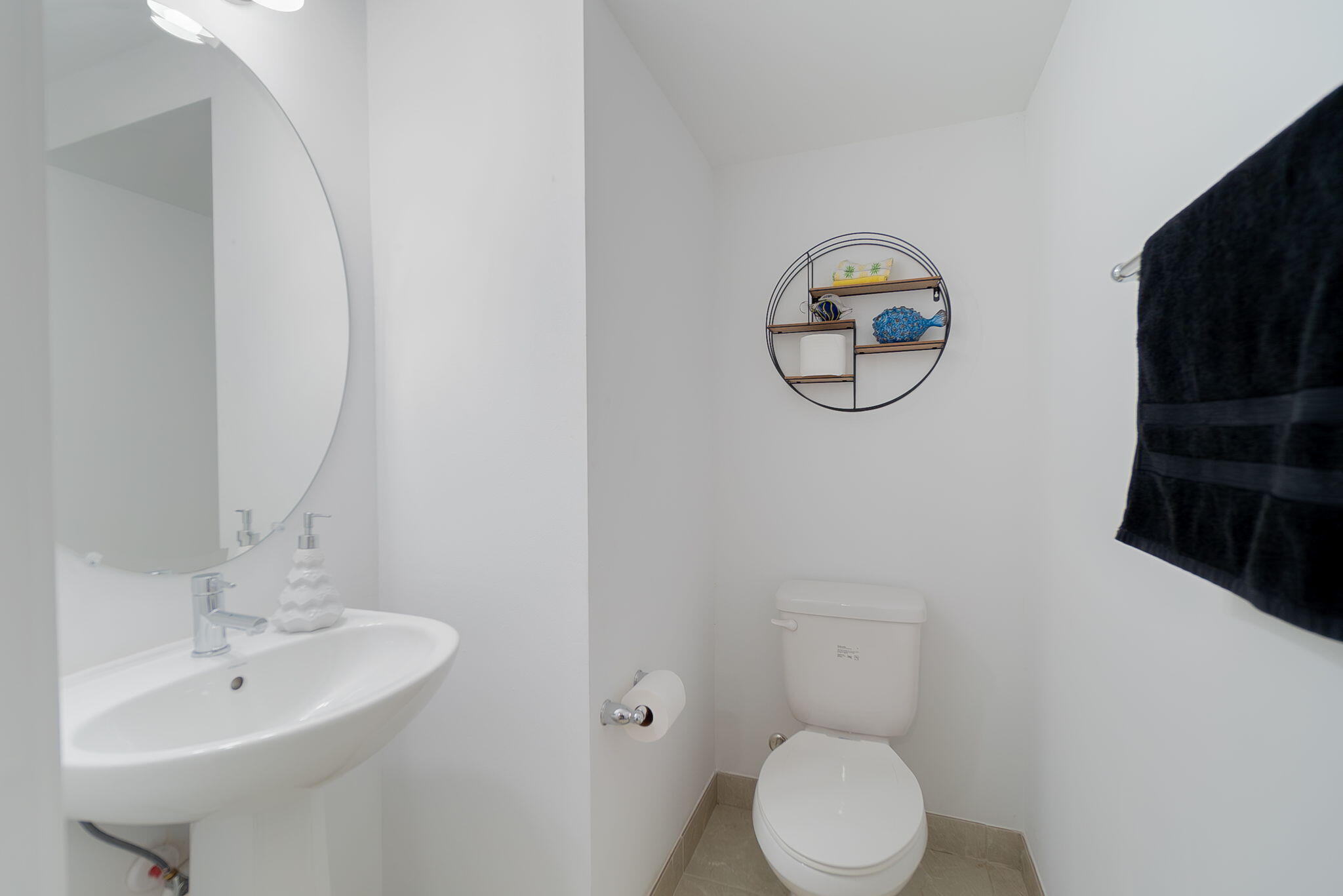 3015 Butternut Lane Riviera Beach, FL 33410 - Photo 6 of 37 Powder room