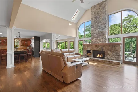 $1,049,000 | 6N729 Old Homestead Road, St. Charles, IL 60175