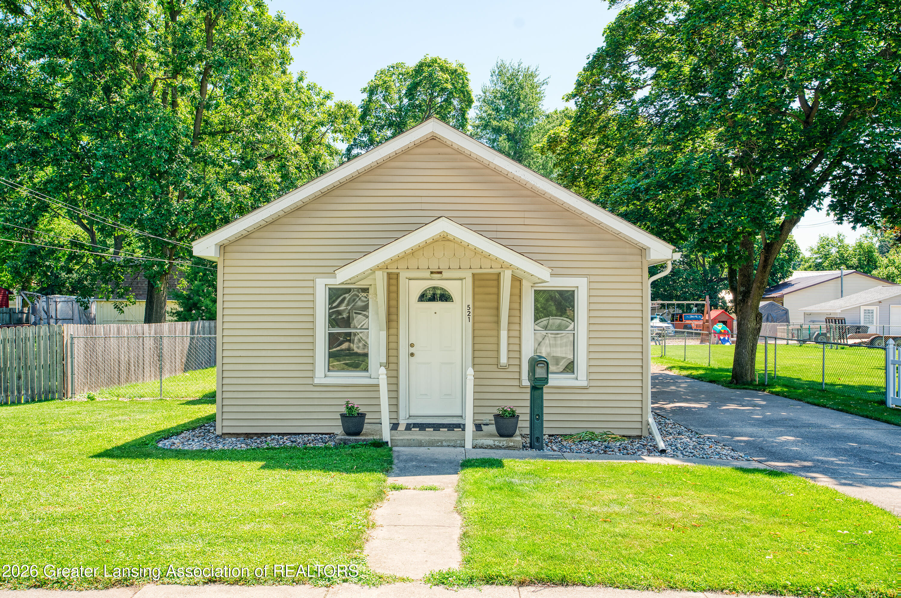 521 Prairie Street Charlotte, MI 48813 - Photo 3 of 28 DSC01104_1