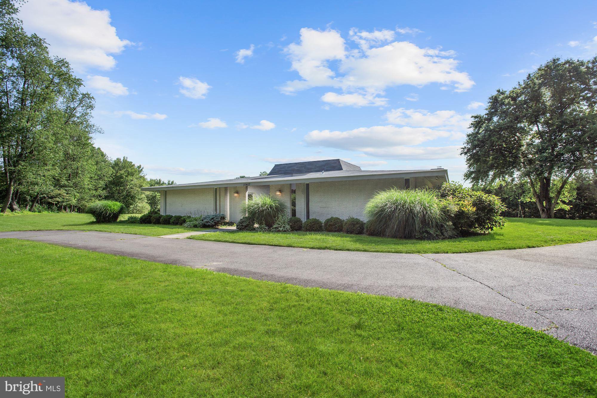 10407 Down Patrick Lane Great Falls, VA 22066 - Photo 2 of 35