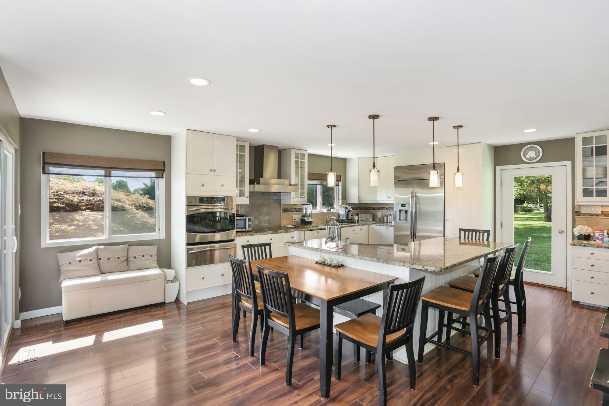 10407 Down Patrick Lane Great Falls, VA 22066 - Photo 13 of 35