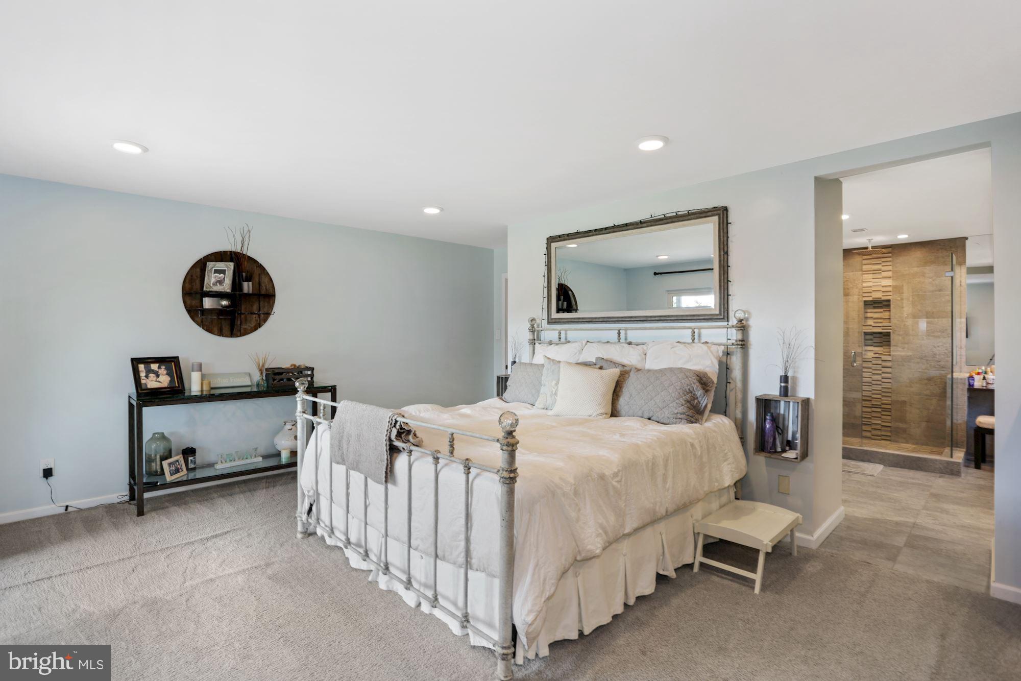 10407 Down Patrick Lane Great Falls, VA 22066 - Photo 17 of 35