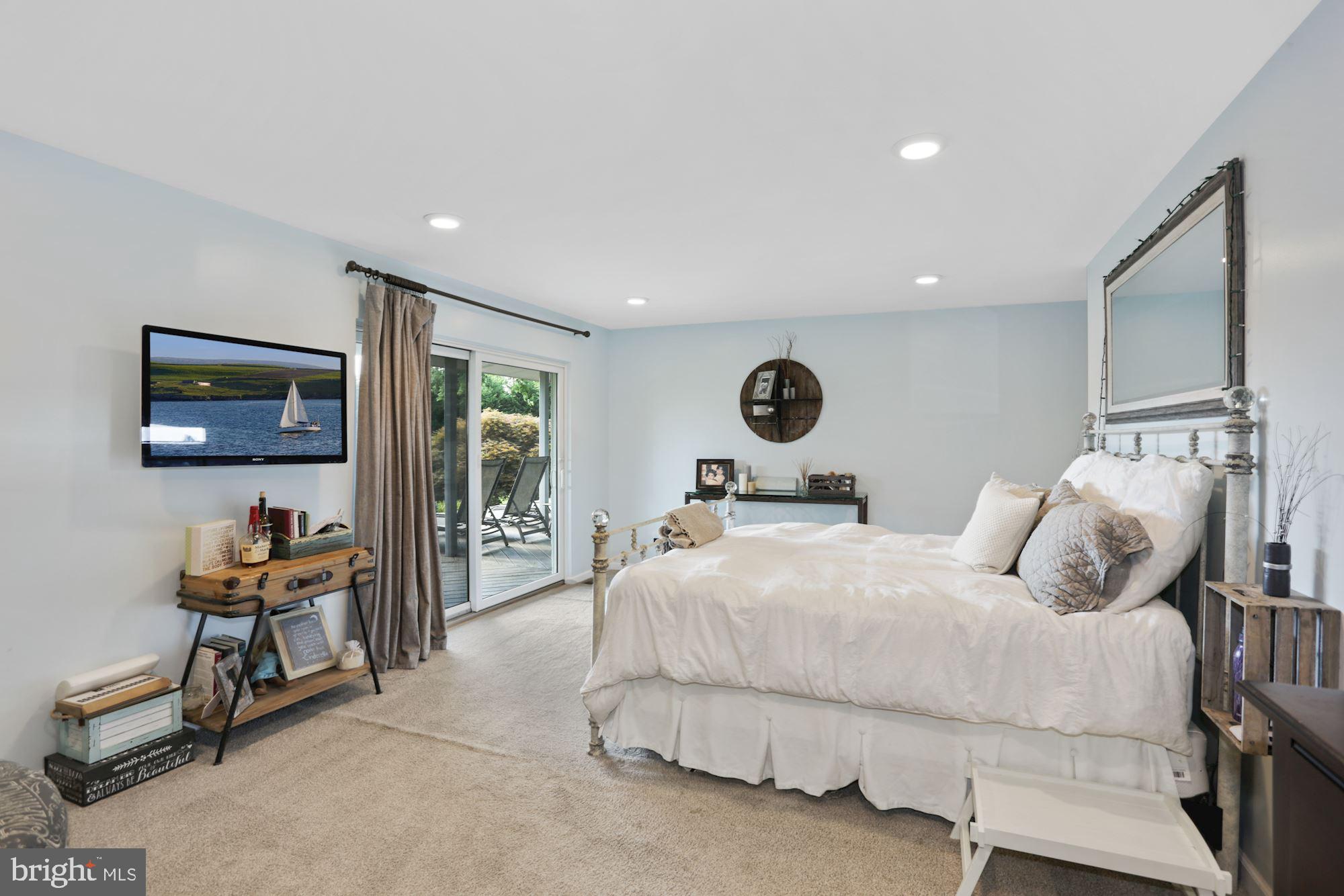 10407 Down Patrick Lane Great Falls, VA 22066 - Photo 18 of 35