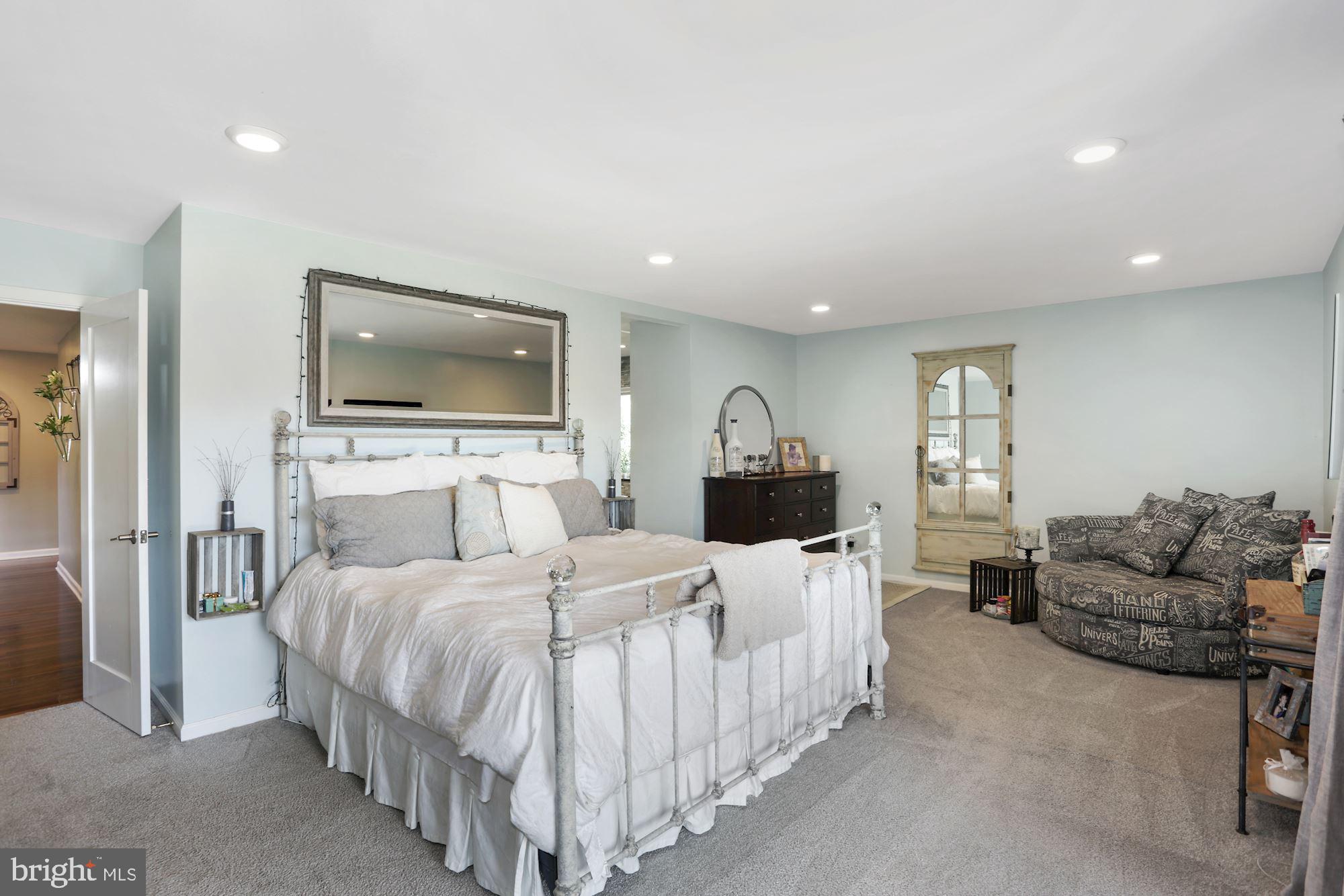 10407 Down Patrick Lane Great Falls, VA 22066 - Photo 19 of 35