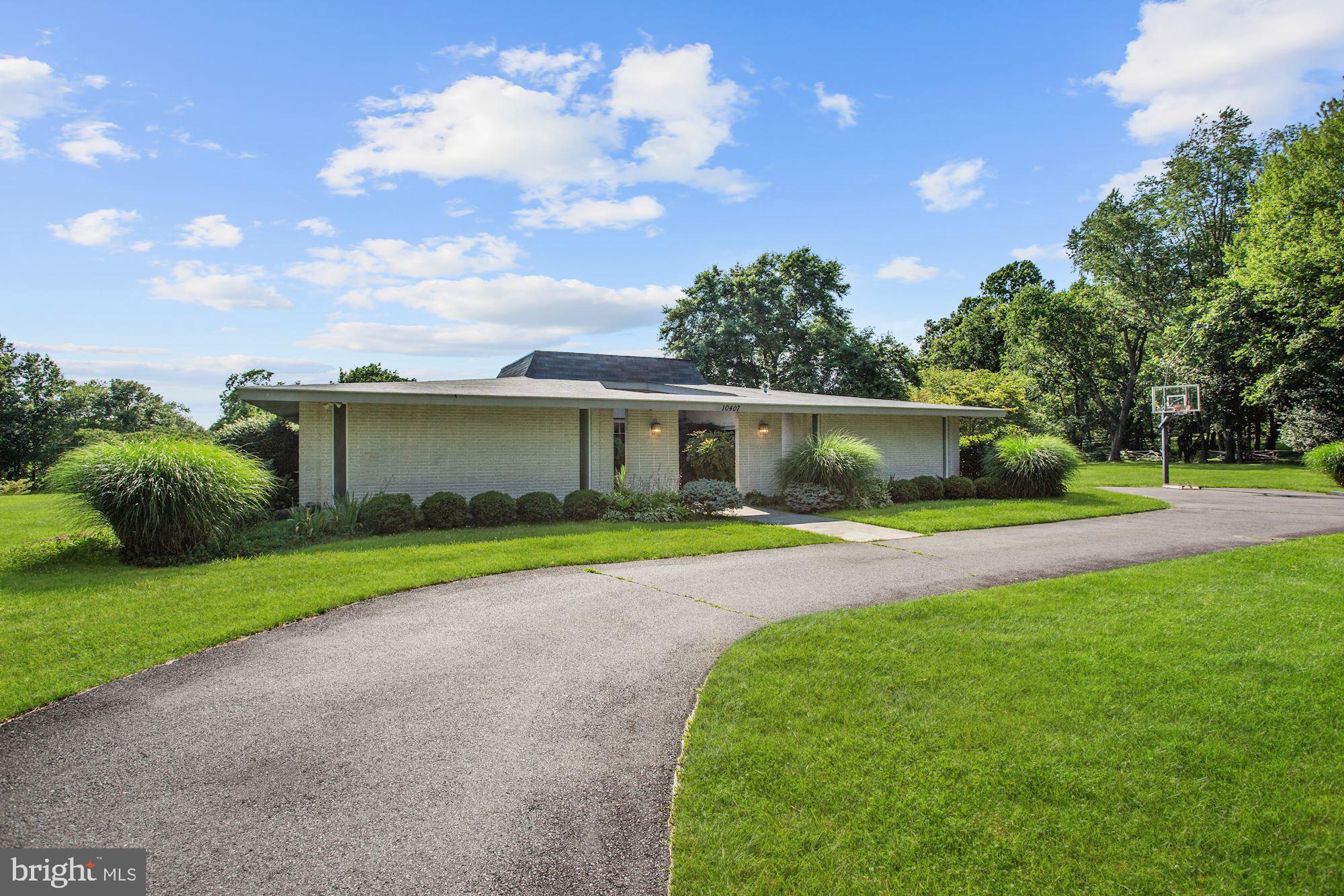 10407 Down Patrick Lane Great Falls, VA 22066 - Photo 3 of 35