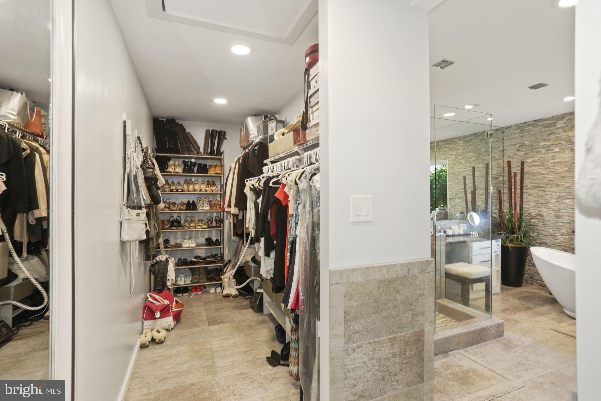 10407 Down Patrick Lane Great Falls, VA 22066 - Photo 23 of 35