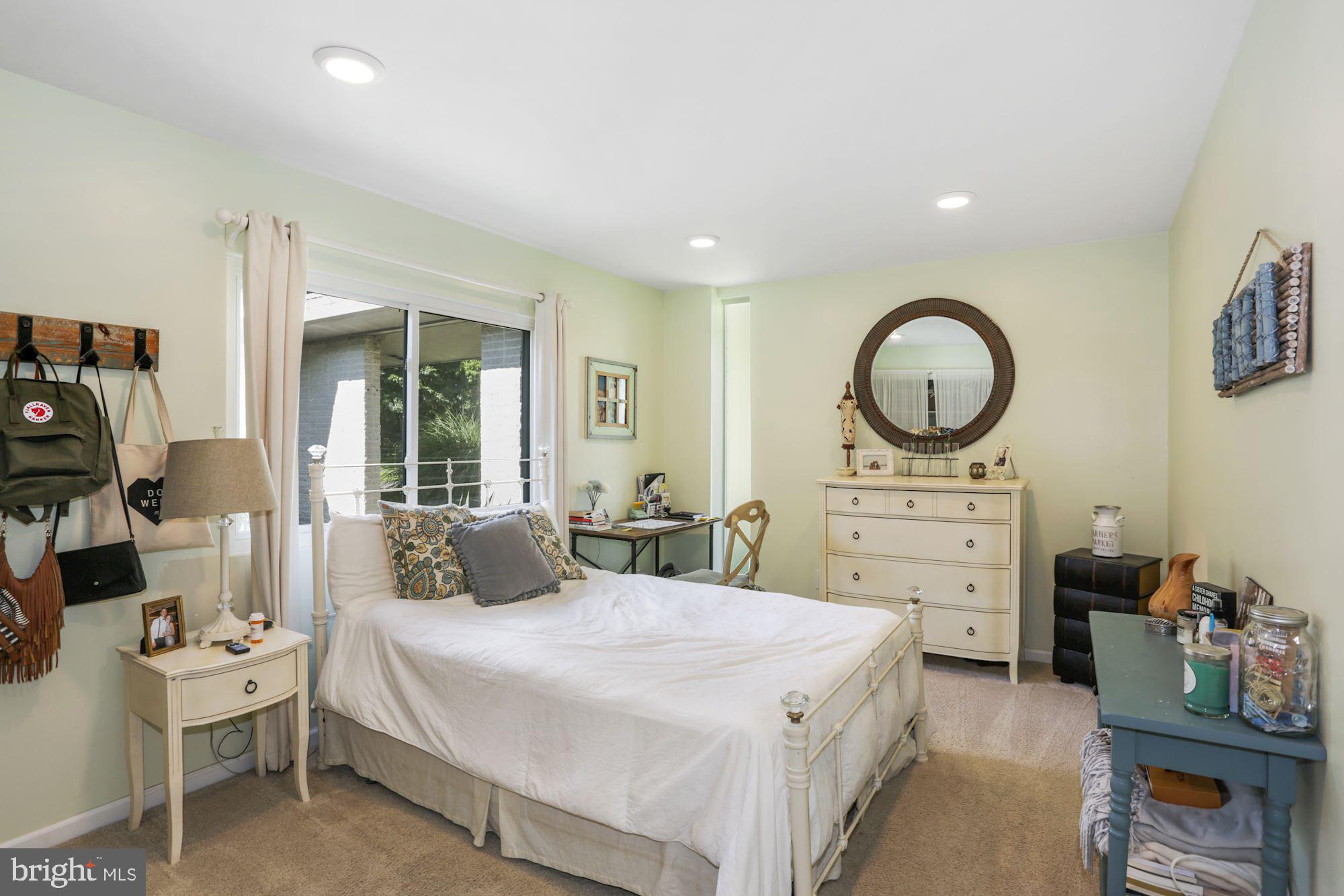 10407 Down Patrick Lane Great Falls, VA 22066 - Photo 24 of 35