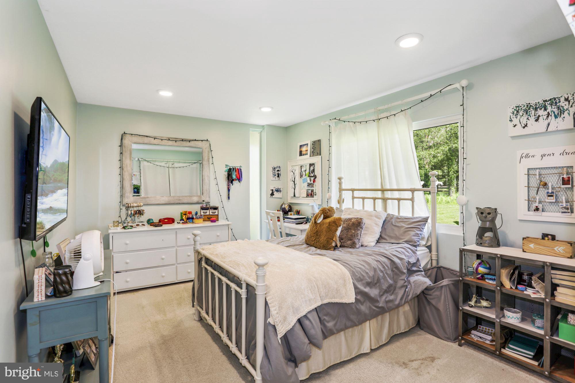 10407 Down Patrick Lane Great Falls, VA 22066 - Photo 25 of 35