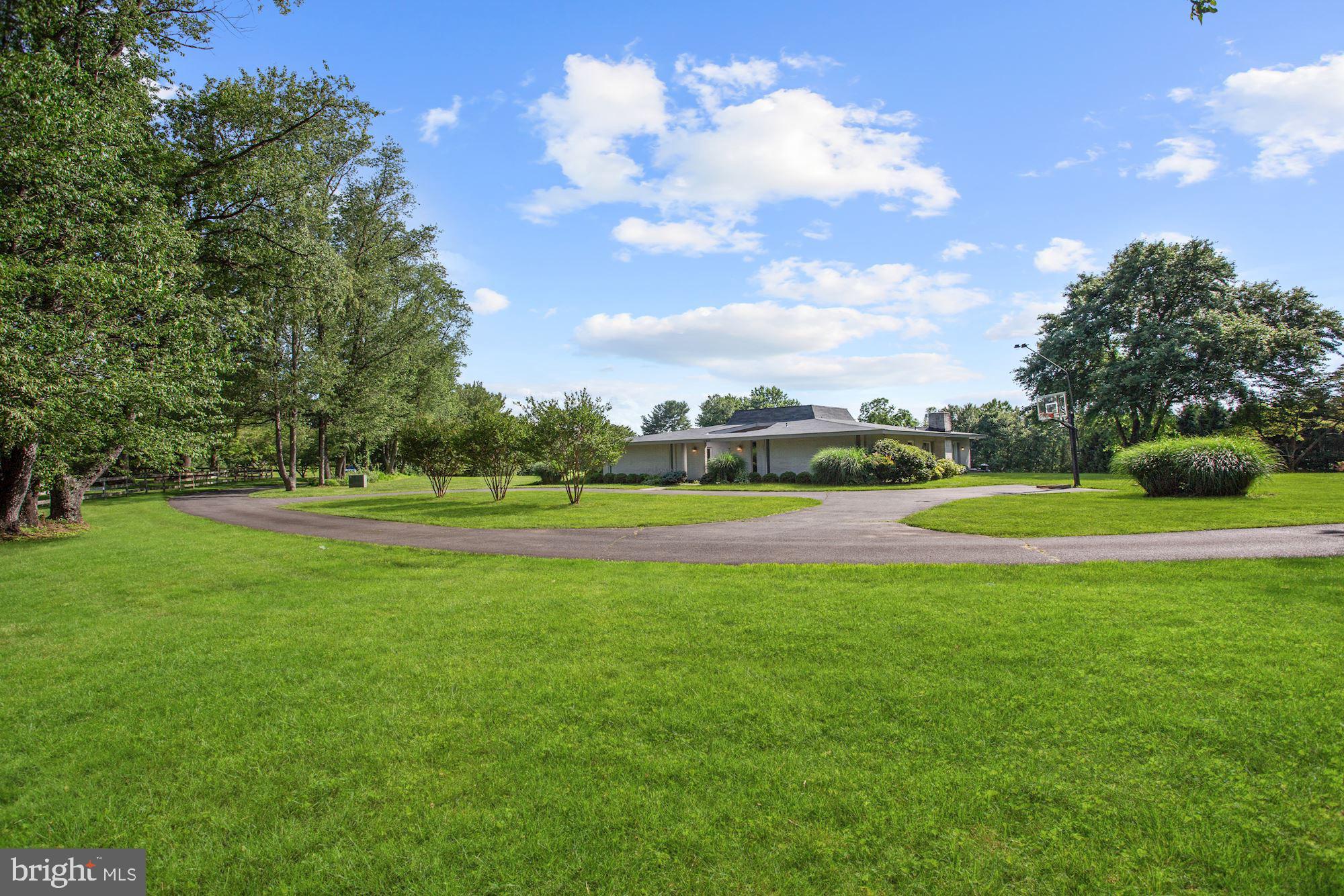 10407 Down Patrick Lane Great Falls, VA 22066 - Photo 31 of 35