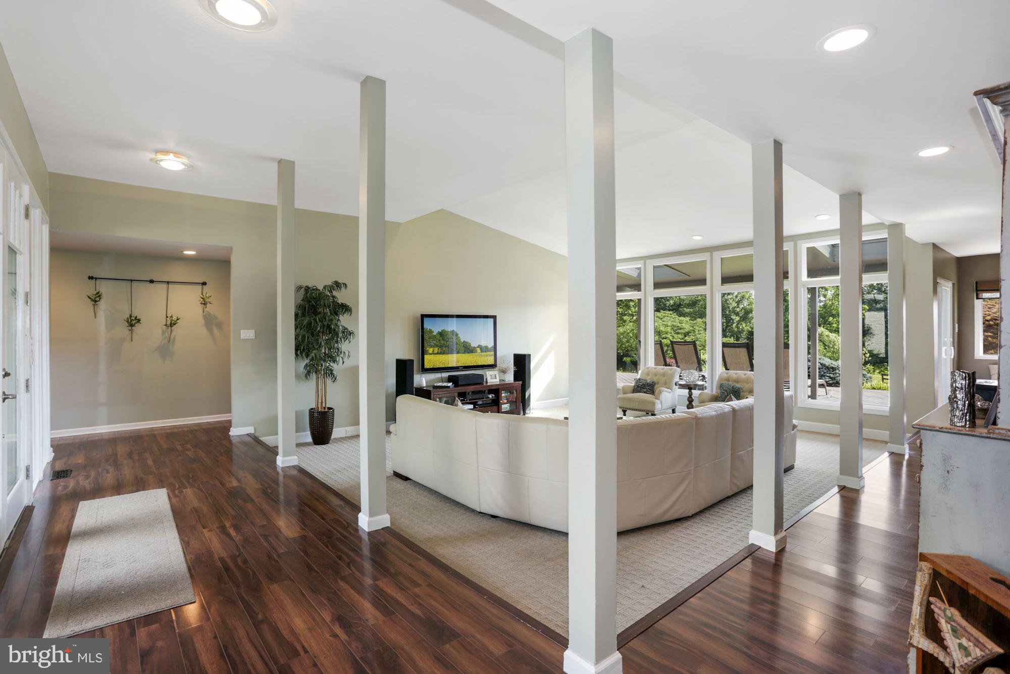 10407 Down Patrick Lane Great Falls, VA 22066 - Photo 5 of 35