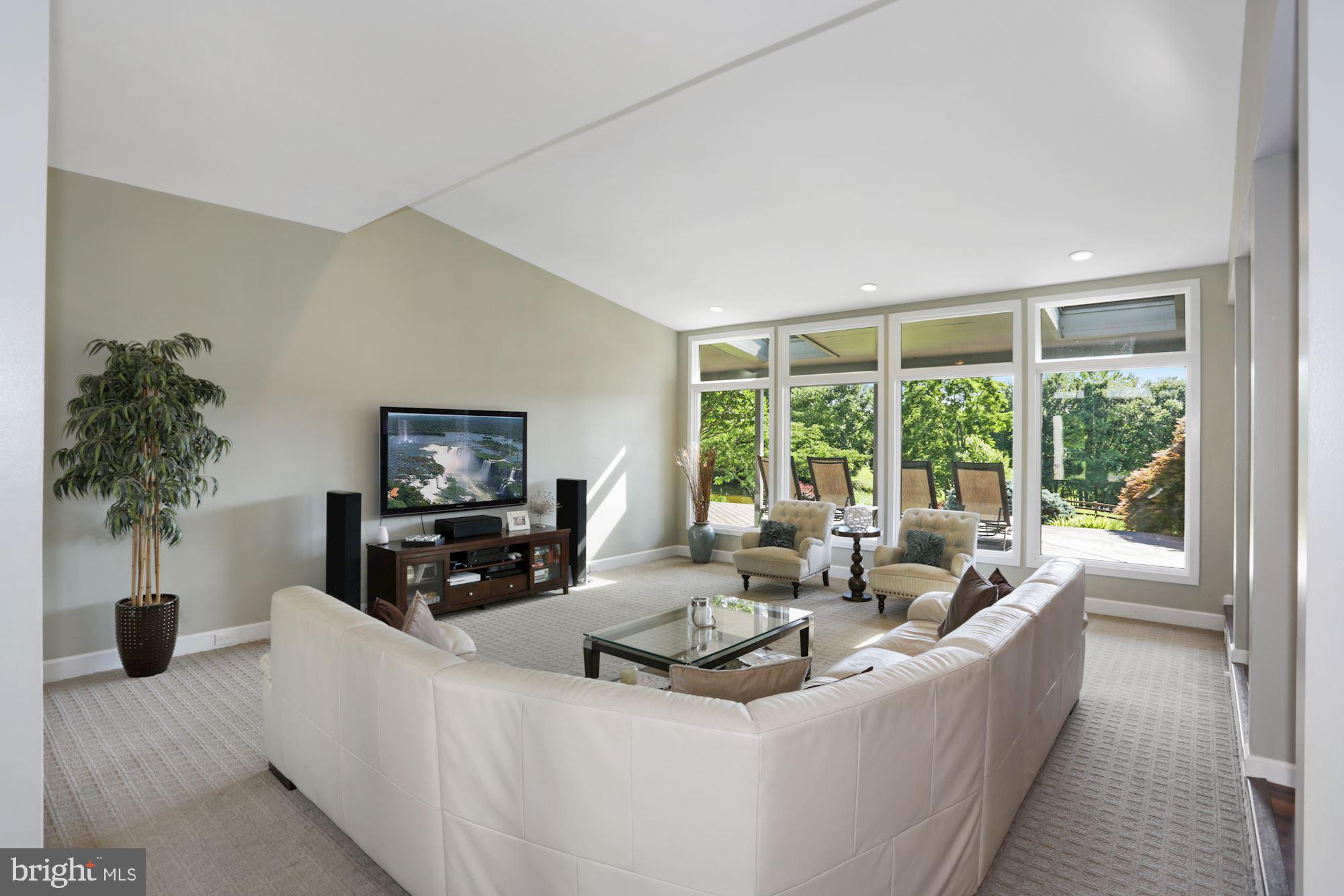 10407 Down Patrick Lane Great Falls, VA 22066 - Photo 6 of 35