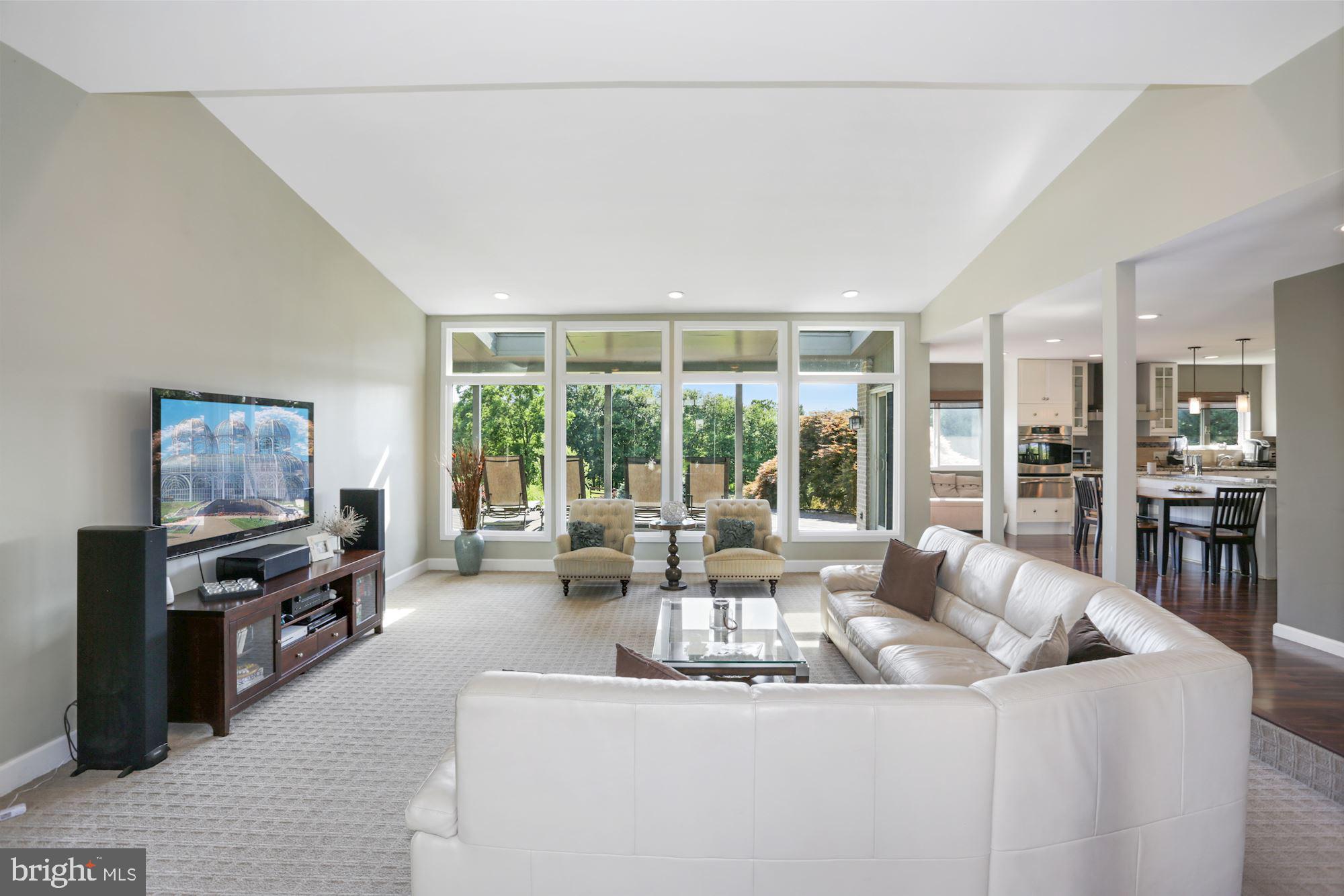 10407 Down Patrick Lane Great Falls, VA 22066 - Photo 7 of 35