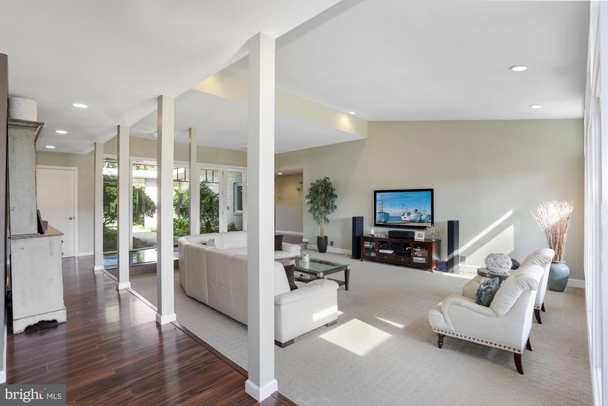 10407 Down Patrick Lane Great Falls, VA 22066 - Photo 8 of 35