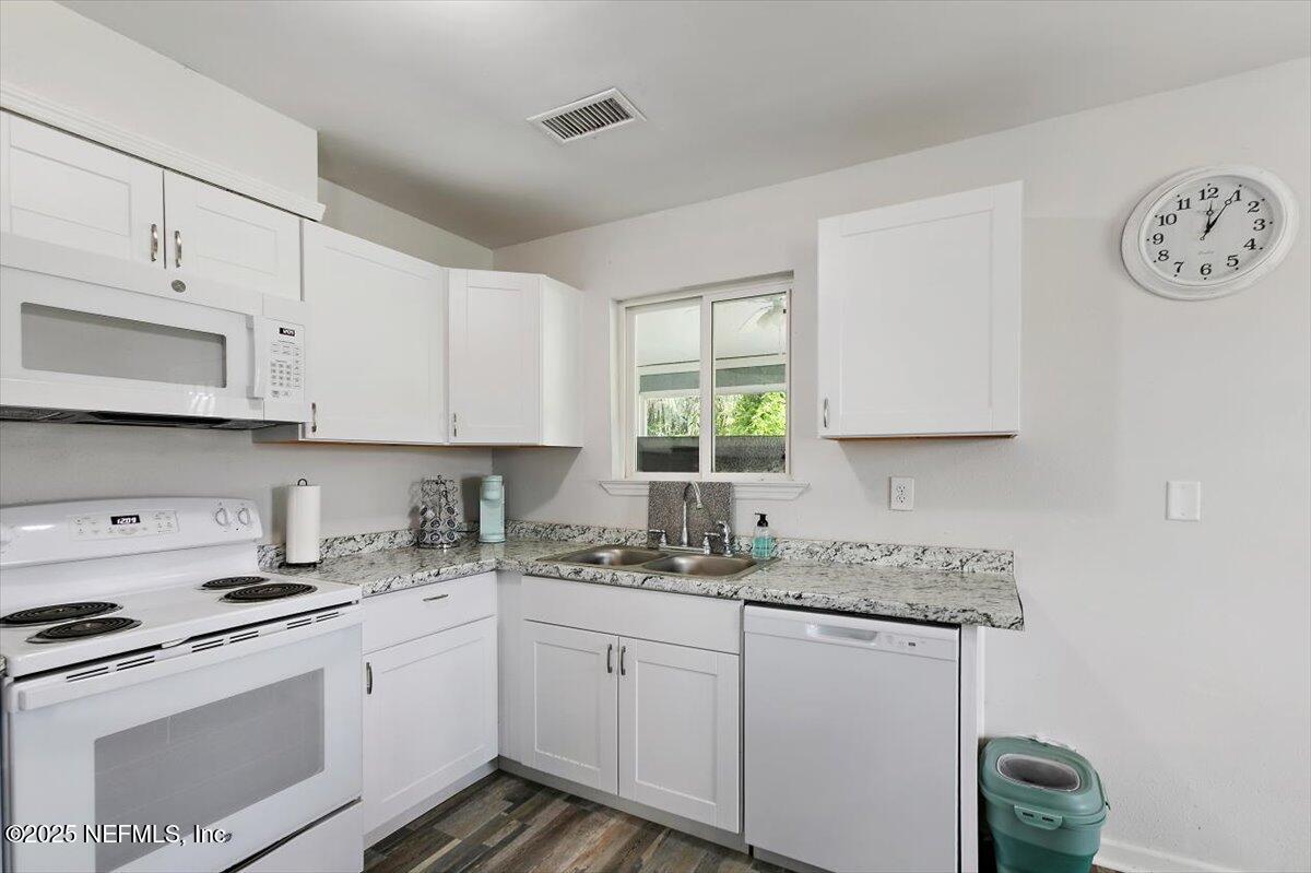 5257 Kelly Road Hastings, FL 32145 - Photo 8 of 34 07-Kitchen