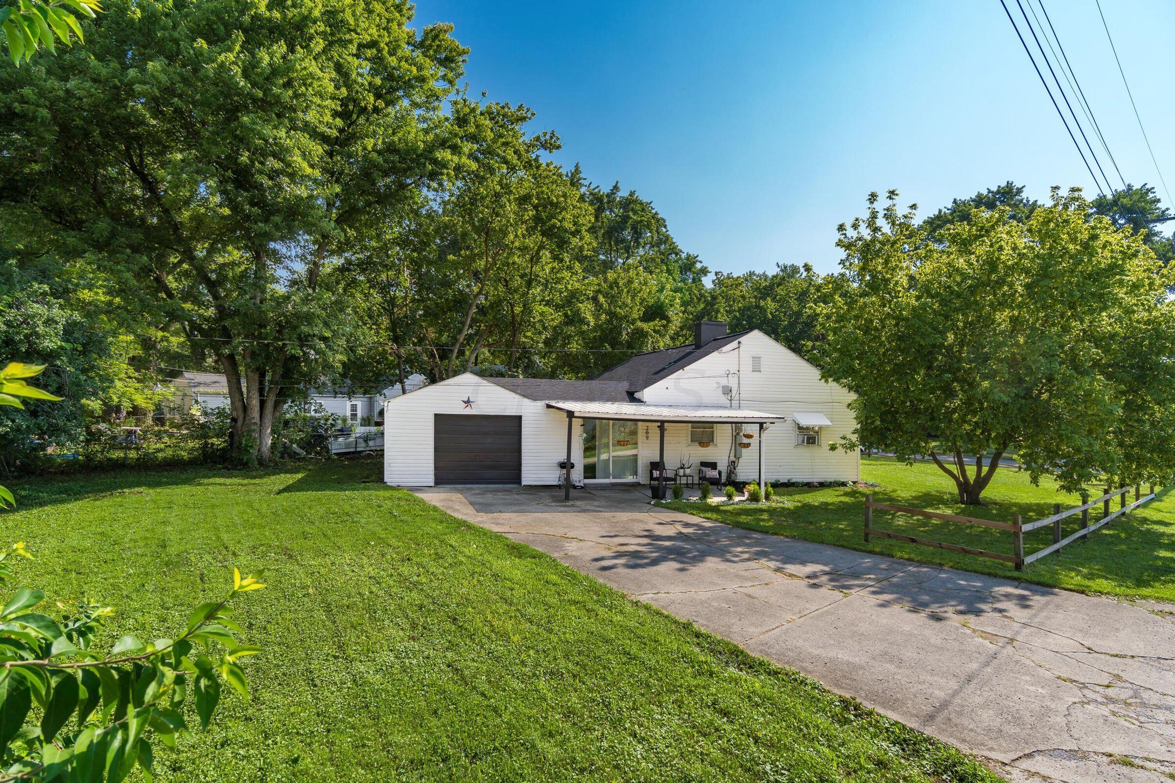 209 South Hampton Road Columbus, OH 43213 - Photo 4 of 32 5691366C-3EBD-4E82-98F4-F7311A9FA967