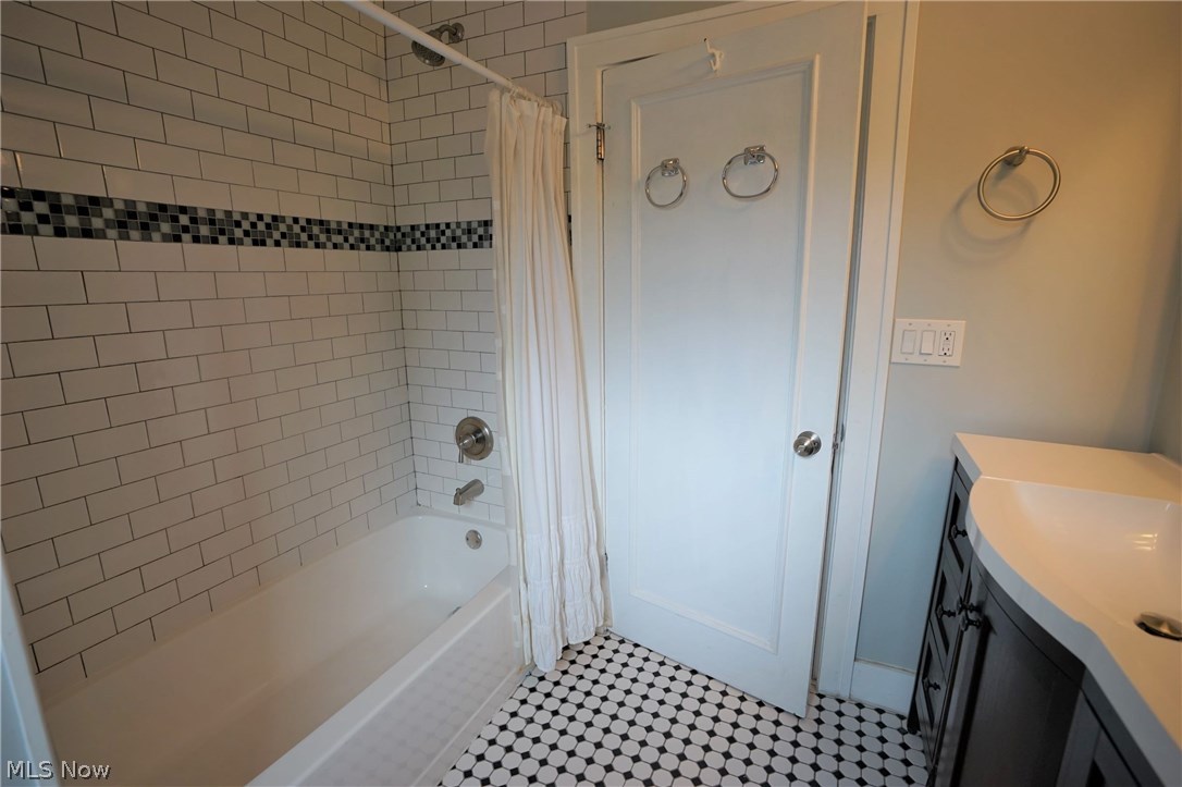 3280 Chadbourne Road Cleveland, OH 44120 - Photo 23 of 27