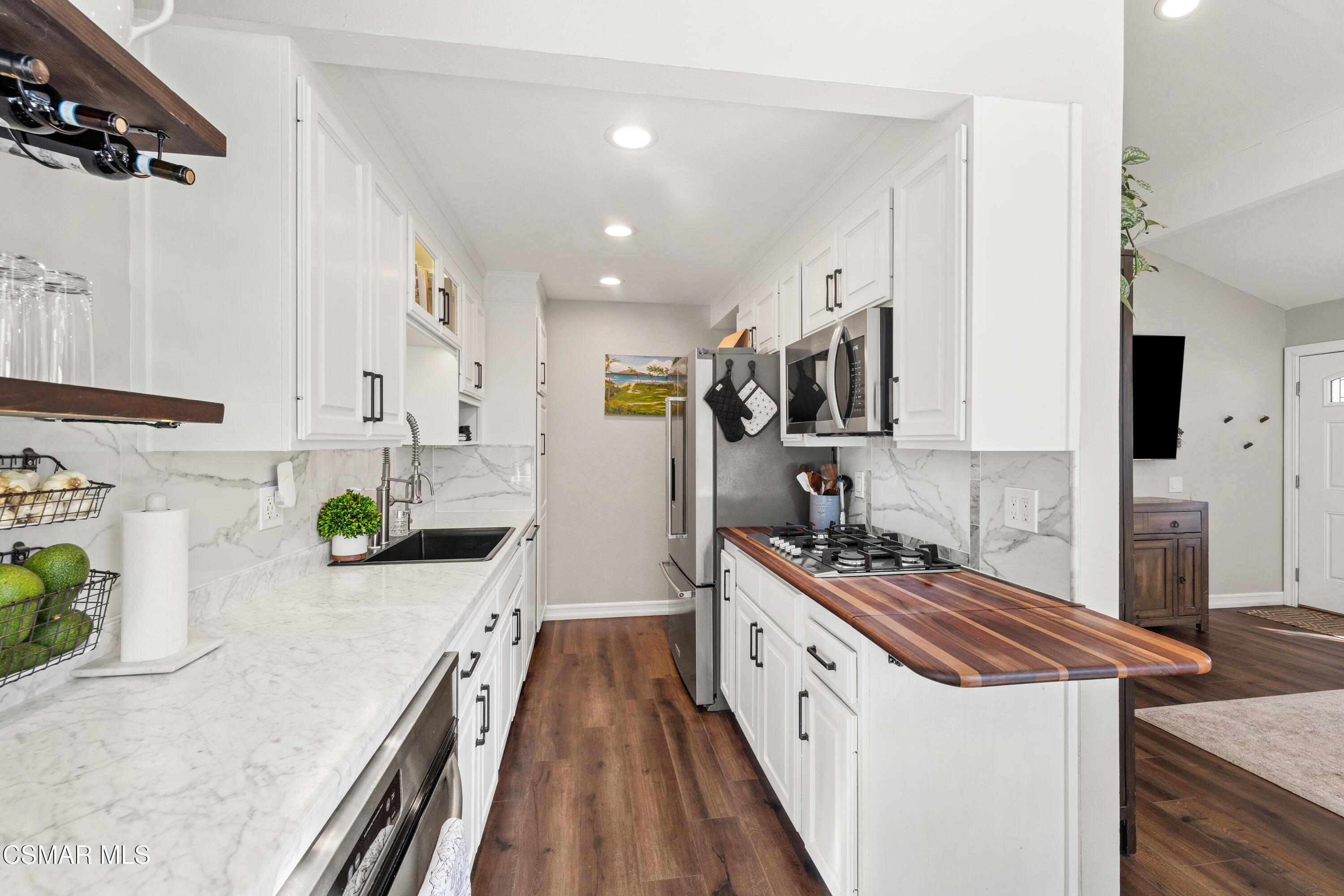 2225 Edelweiss Street, Unit 43 Oxnard, CA 93036 - Photo 9 of 26 a kitchen with a sink and refrigerator