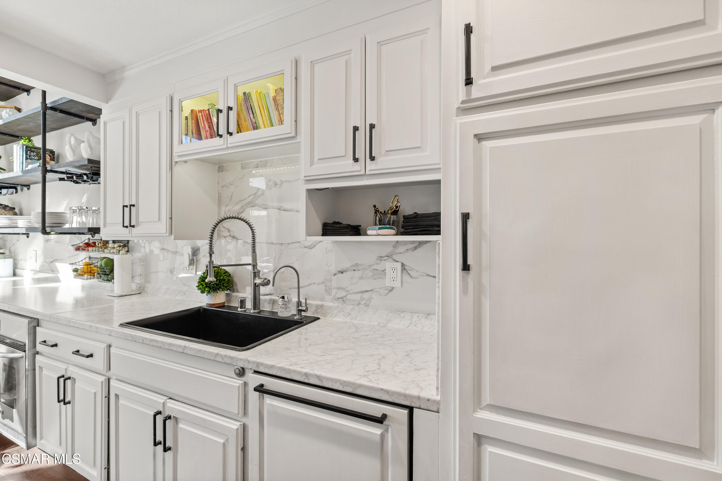 2225 Edelweiss Street, Unit 43 Oxnard, CA 93036 - Photo 10 of 26 a kitchen with a sink and cabinets