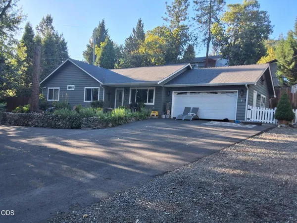 $405,000 | 1275 4th Avenue, Gold Hill, OR 97525