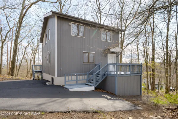 $359,000 | 5074 Woodbridge Drive East, Bushkill, PA 18324