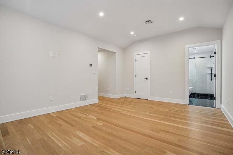 30 Hemlock Terrace Springfield, NJ 07081 - Photo 14 of 22