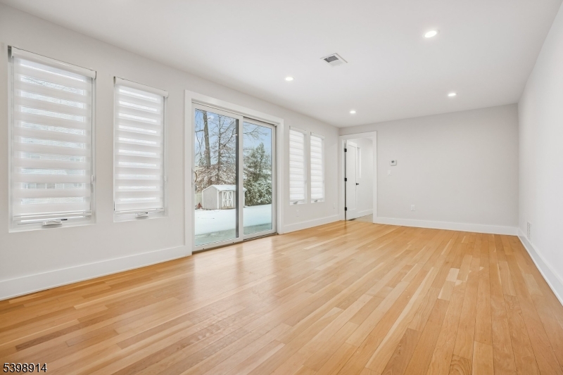 30 Hemlock Terrace Springfield, NJ 07081 - Photo 3 of 22