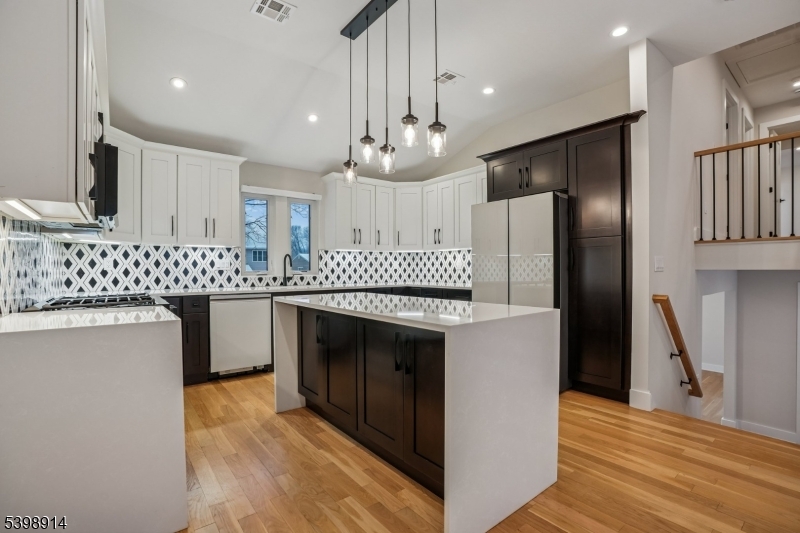 30 Hemlock Terrace Springfield, NJ 07081 - Photo 5 of 22