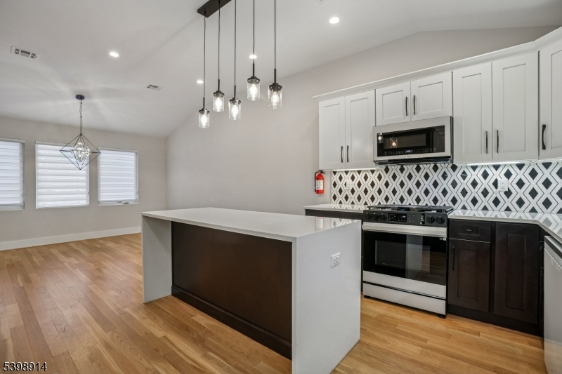 30 Hemlock Terrace Springfield, NJ 07081 - Photo 6 of 22