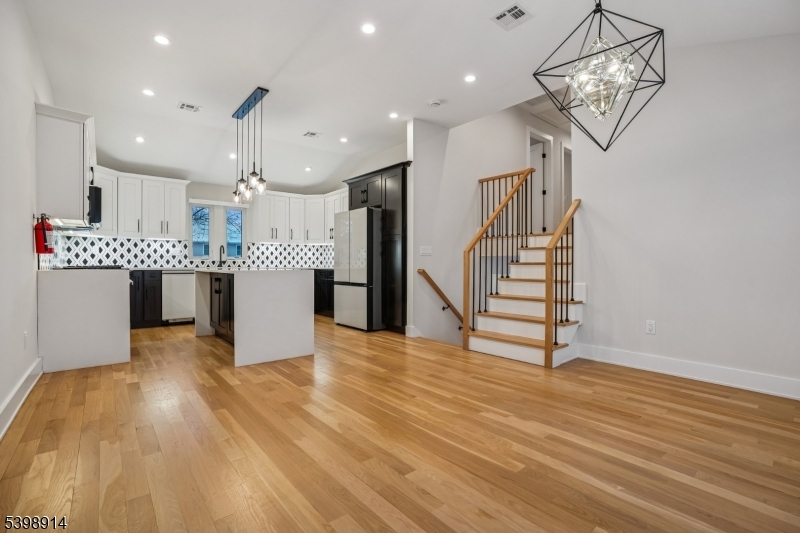 30 Hemlock Terrace Springfield, NJ 07081 - Photo 8 of 22