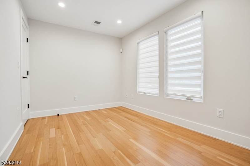 30 Hemlock Terrace Springfield, NJ 07081 - Photo 10 of 22