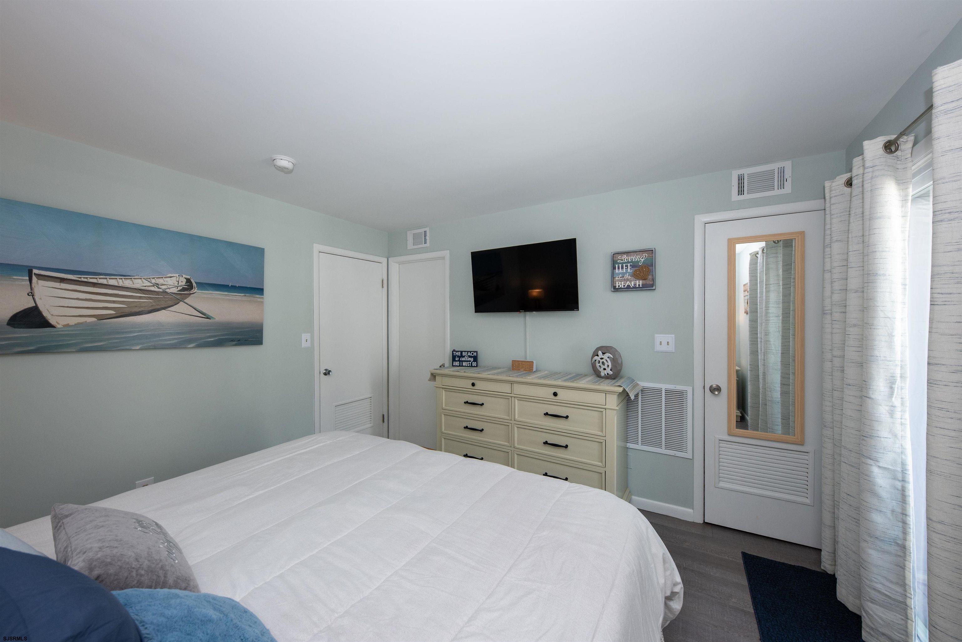 875 Plymouth Place, Unit 35 Ocean City, NJ 08226 - Photo 26 of 60 a bedroom with a bed and a flat screen tv