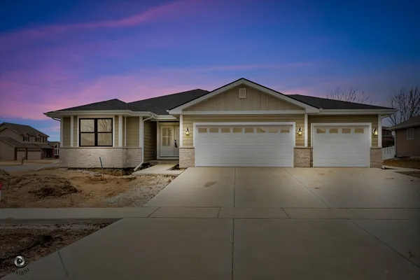 $468,500 | 1947 Flagstone Avenue, Bourbonnais, IL 60914