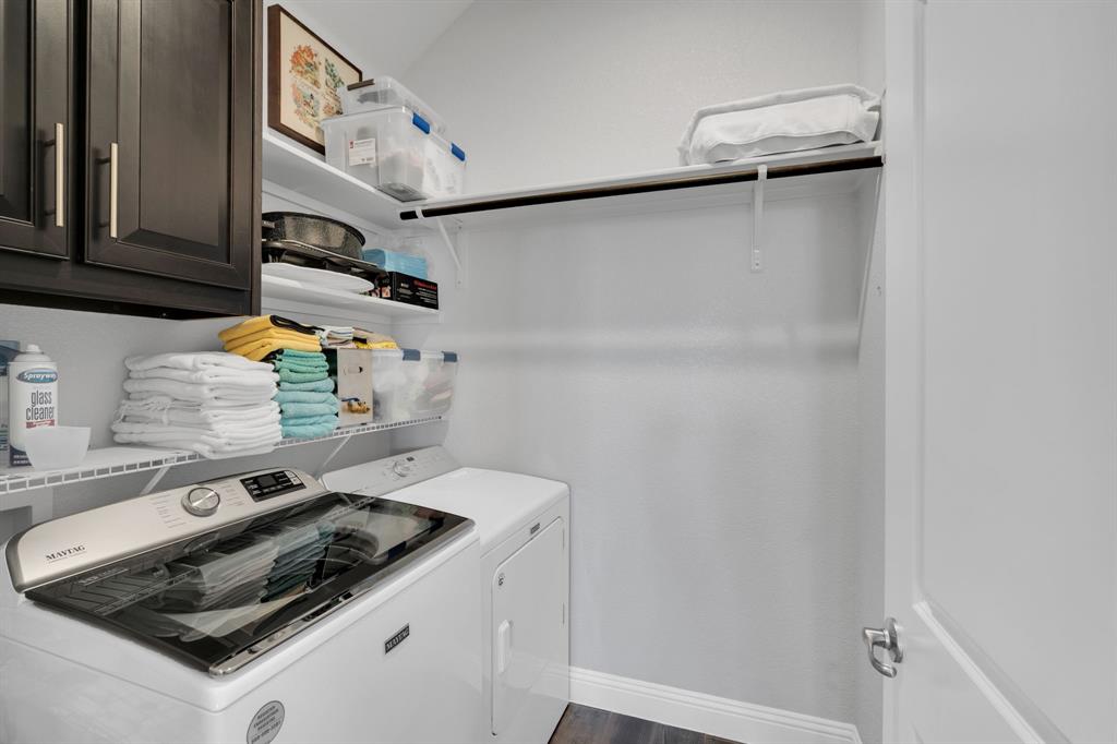 5642 Ranger Drive Midlothian, TX 76065 - Photo 30 of 40 a kitchen with a stove and a refrigerator
