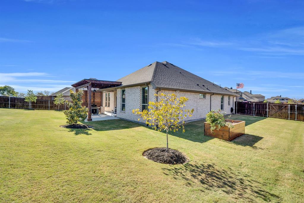 5642 Ranger Drive Midlothian, TX 76065 - Photo 34 of 40 a swimming pool with yard in front of it