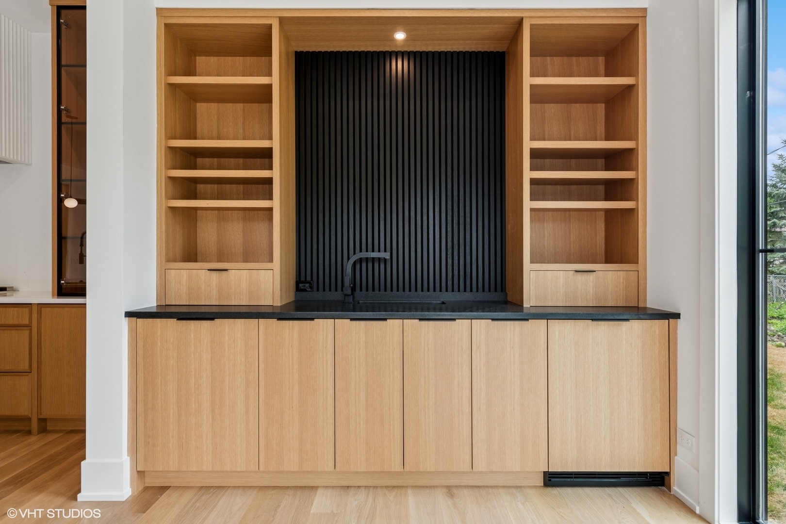 613 Chatham Avenue Elmhurst, IL 60126 - Photo 16 of 37 a view of an entryway