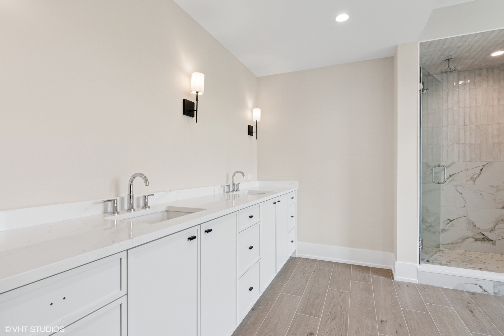 613 Chatham Avenue Elmhurst, IL 60126 - Photo 20 of 37 a bathroom with a double vanity sink and a mirror