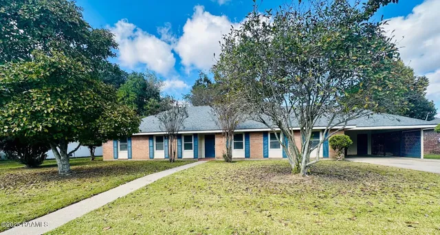 $311,500 | 208 Colonial Drive, Lafayette, LA 70506