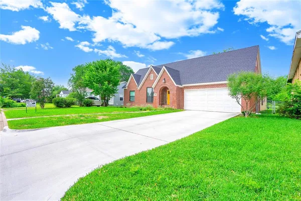 $4,600 | 3240 Sandage Avenue, Fort Worth, TX 76109