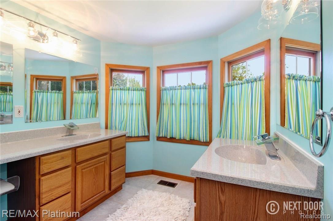 2772 Bullard Road Hartland, MI 48353 - Photo 28 of 72 IMG_3391_5_6.jpg