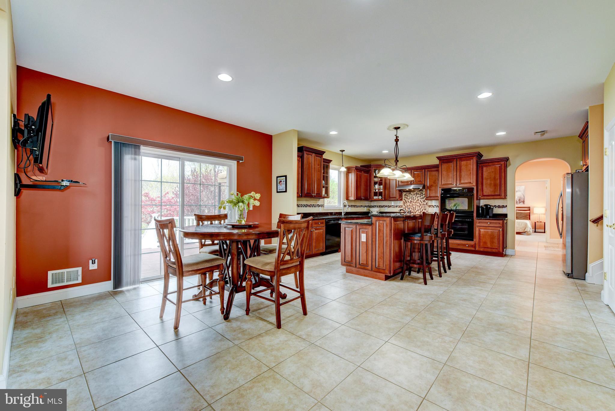 12 Sapphire Road Robbinsville, NJ 08691 - Photo 27 of 93 Large Eat-In Kitchen