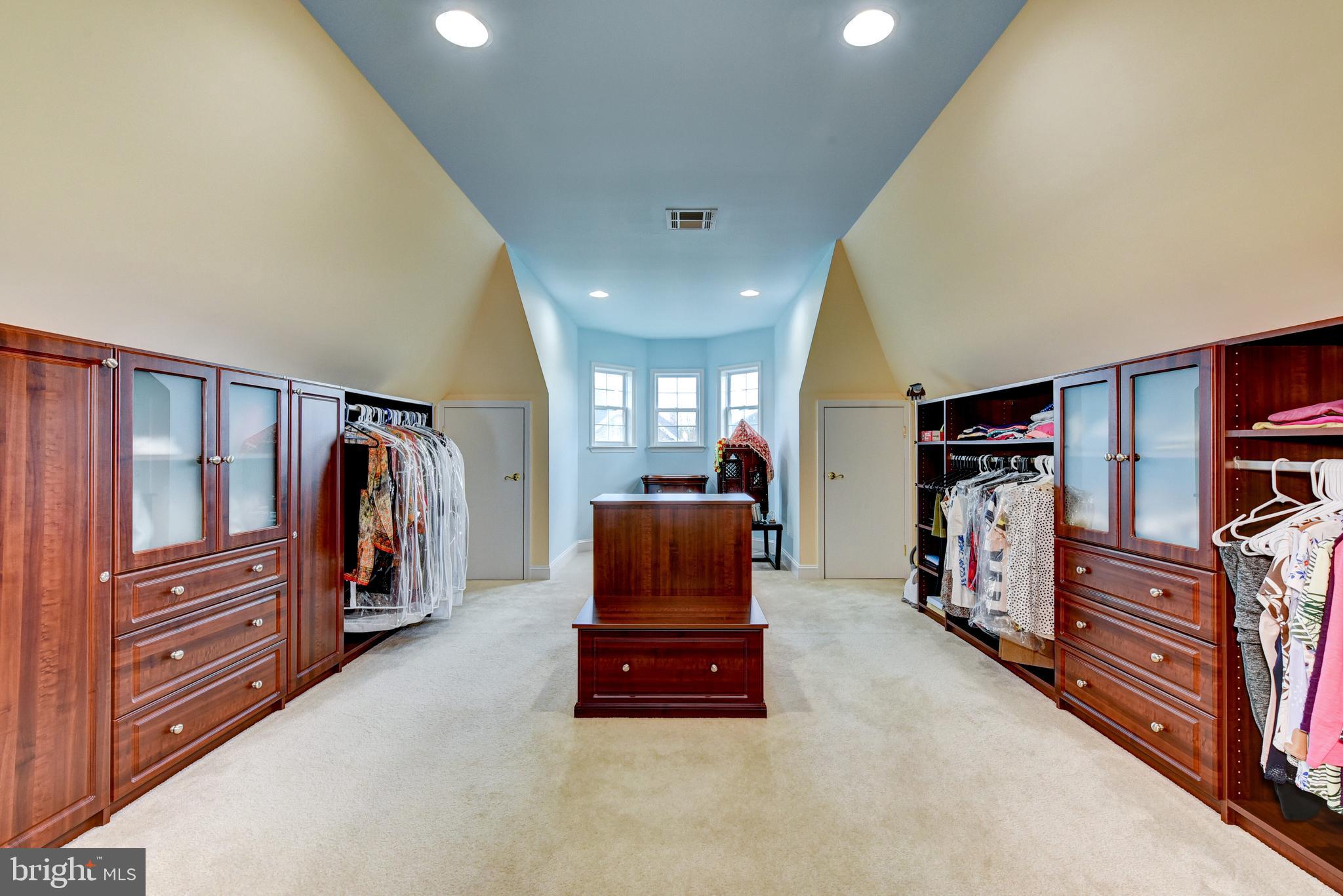 12 Sapphire Road Robbinsville, NJ 08691 - Photo 51 of 93 Walk -In Closet