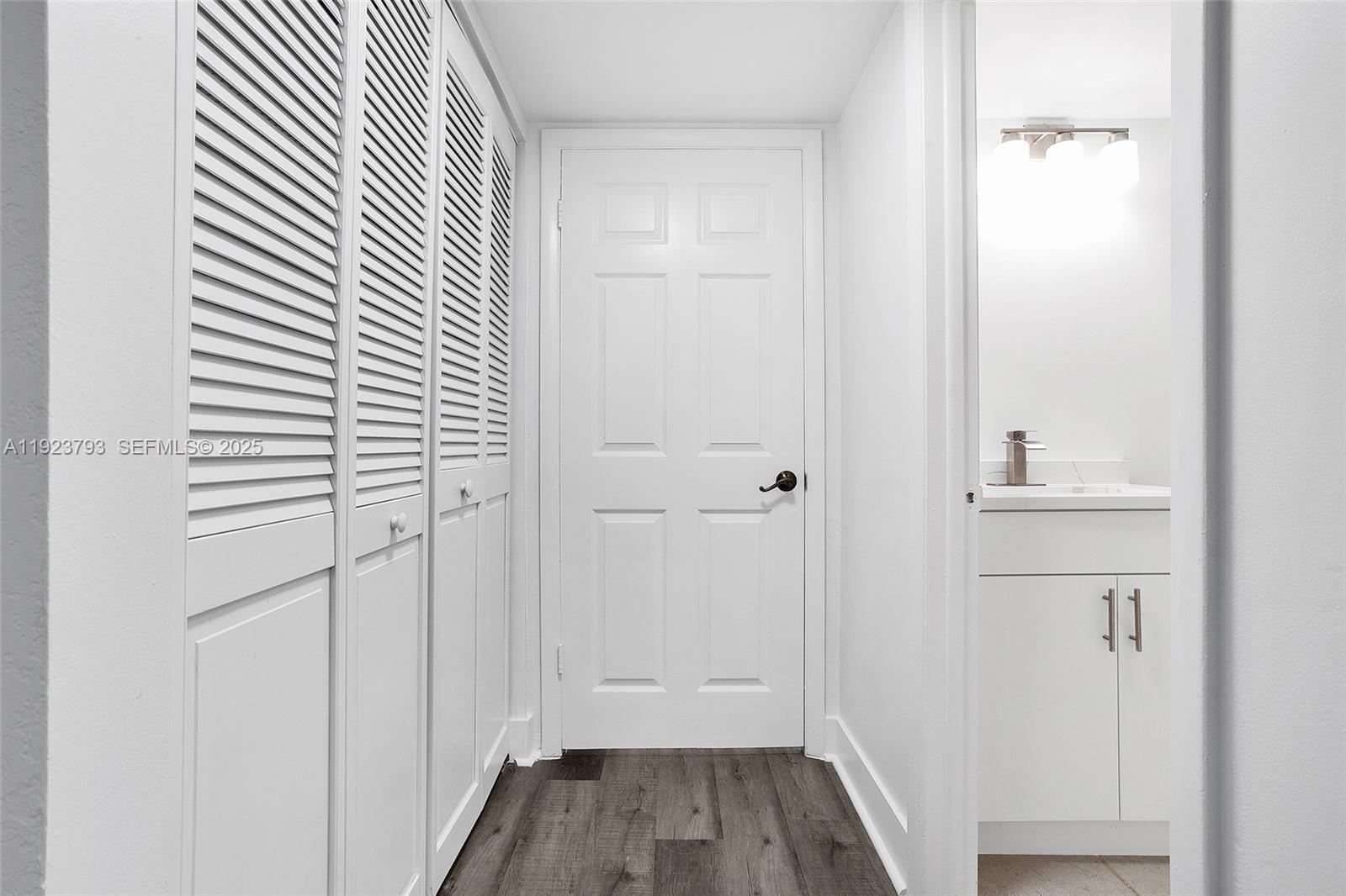 4059 Palm Bay Circle, Unit C West Palm Beach, FL 33406 - Photo 14 of 27 a bathroom with a sink