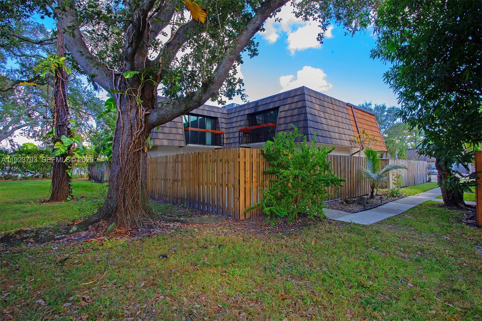 4059 Palm Bay Circle, Unit C West Palm Beach, FL 33406 - Photo 22 of 27 a front view of a house with garden